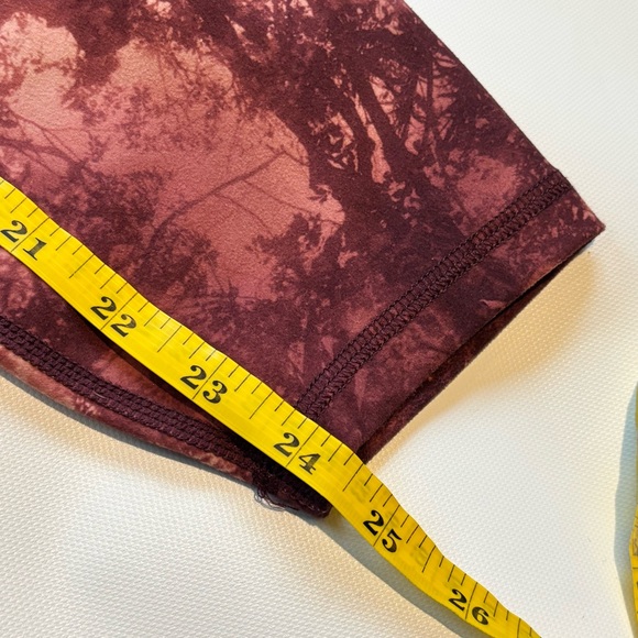 Harmony And Balance Leggings Size L Cropped Maroon Red Print Of Mysterious Woods - Picture 8 of 8